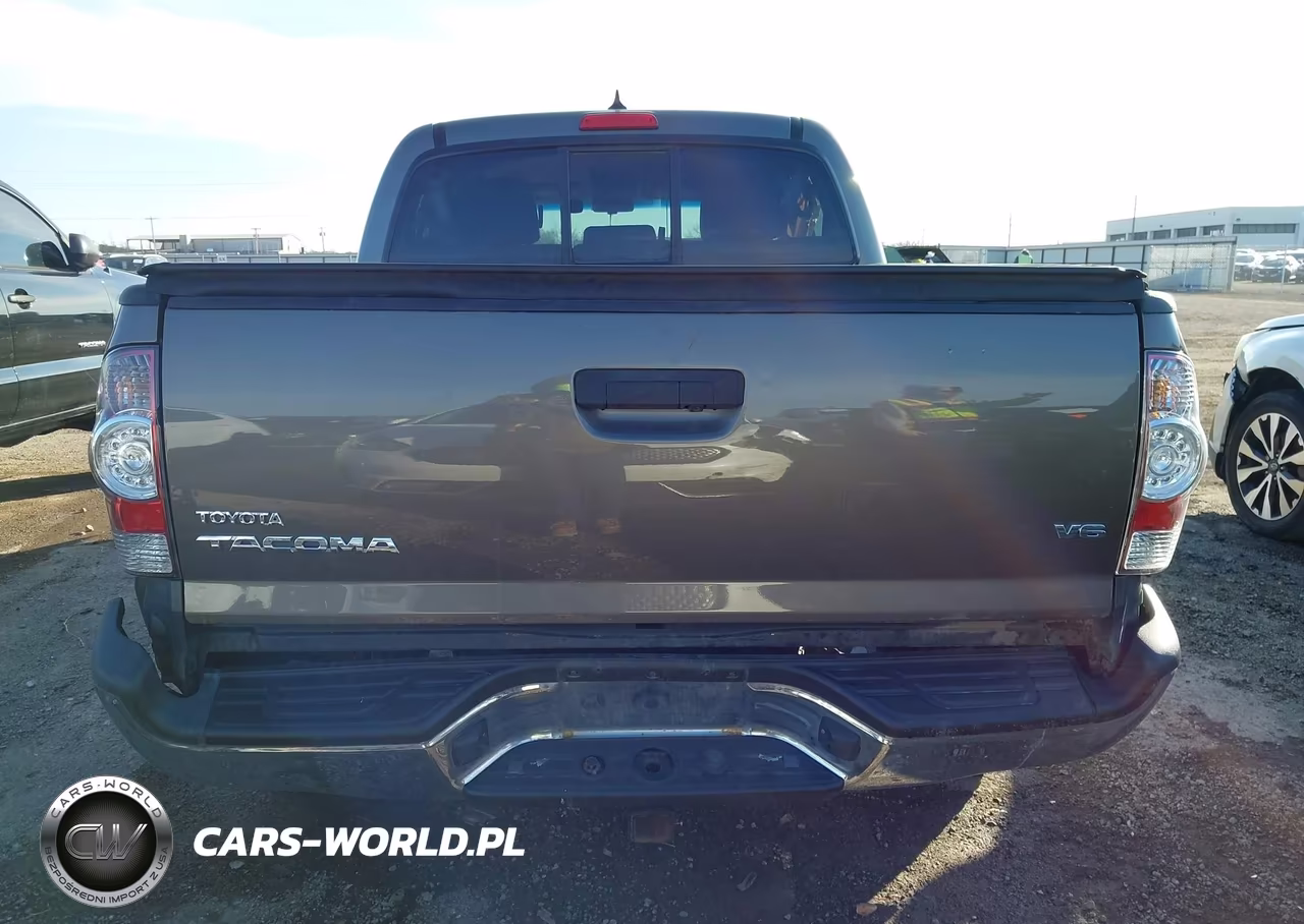 2015 Toyota Tacoma Base V6 VIN:3TMLU4EN5FM192440 - 16