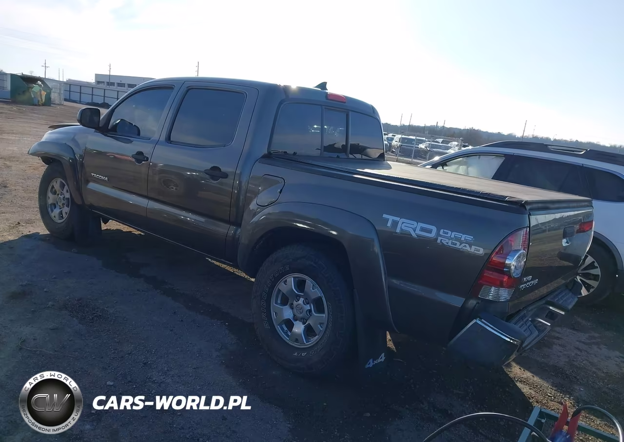2015 Toyota Tacoma Base V6 VIN:3TMLU4EN5FM192440 - 3