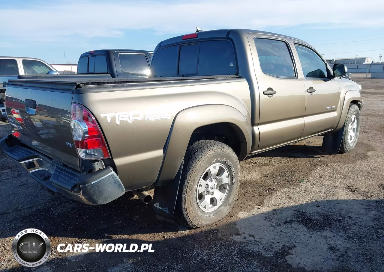 2015 Toyota Tacoma Base V6 VIN:3TMLU4EN5FM192440 - 4