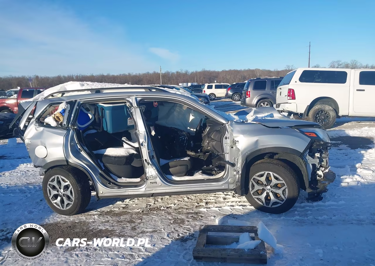 2022 Subaru Forester Premium VIN:JF2SKAEC9NH477144 - 12
