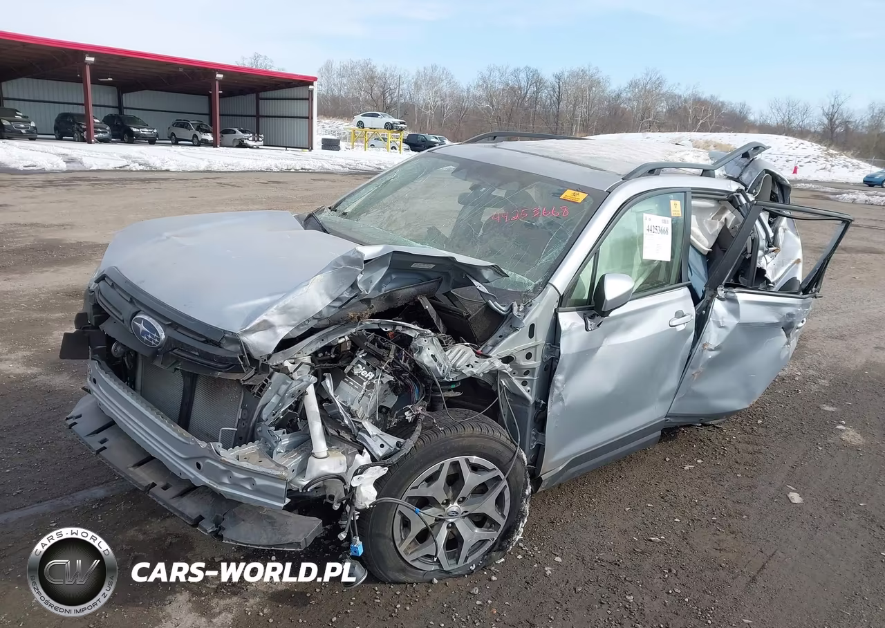 2022 Subaru Forester Premium VIN:JF2SKAEC9NH477144 - 2