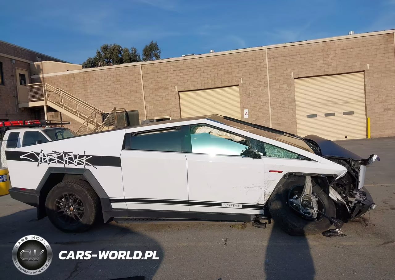 2025 Tesla Cybertruck VIN:7G2CEHED3SA067943 - 13