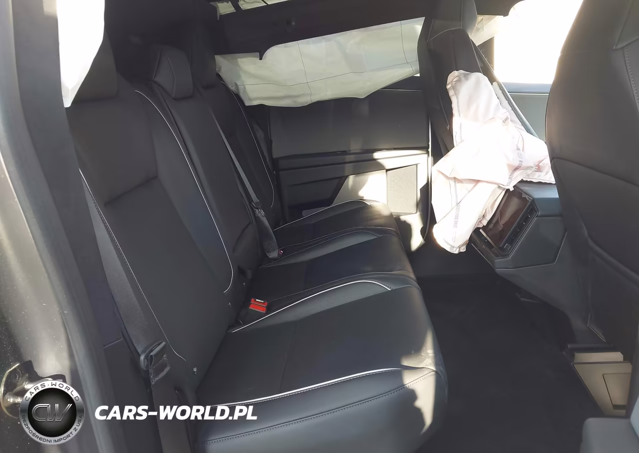 2025 Tesla Cybertruck VIN:7G2CEHED3SA067943 - 8