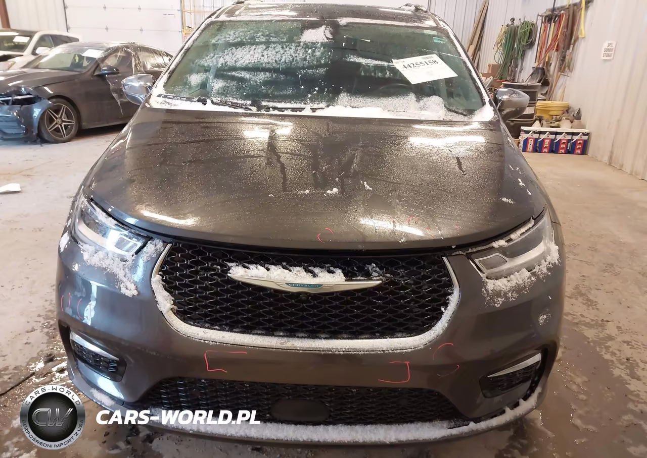 2021 Chrysler Pacifica Hybrid Limited VIN:2C4RC1S70MR590338 - 12