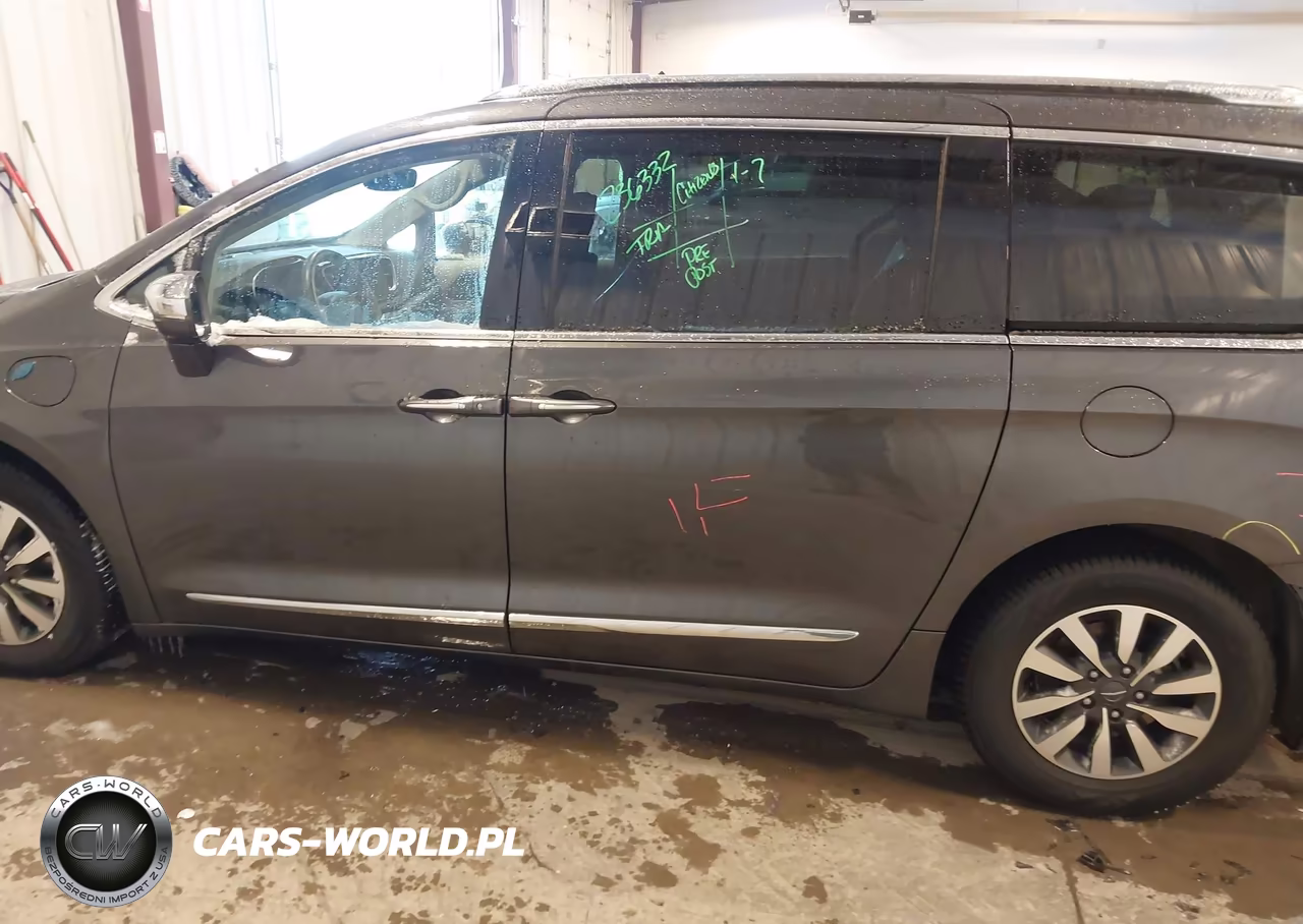 2021 Chrysler Pacifica Hybrid Limited VIN:2C4RC1S70MR590338 - 14