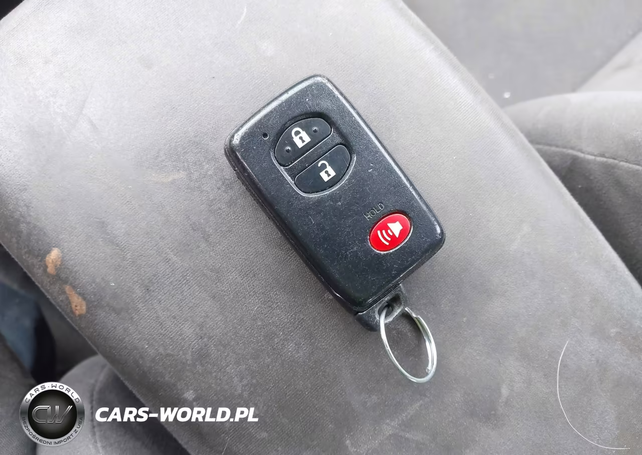 2011 Toyota Prius Three VIN:JTDKN3DUXB1369082 - 11