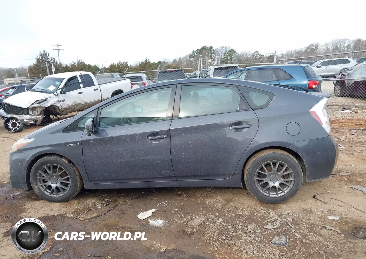 2011 Toyota Prius Three VIN:JTDKN3DUXB1369082 - 14