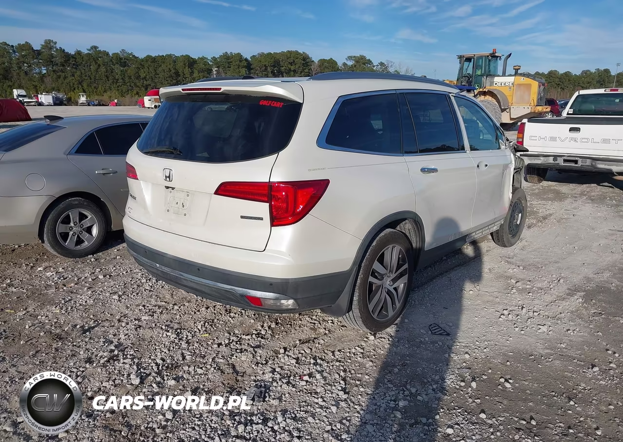 2016 Honda Pilot Touring VIN:5FNYF5H96GB051385 - 4