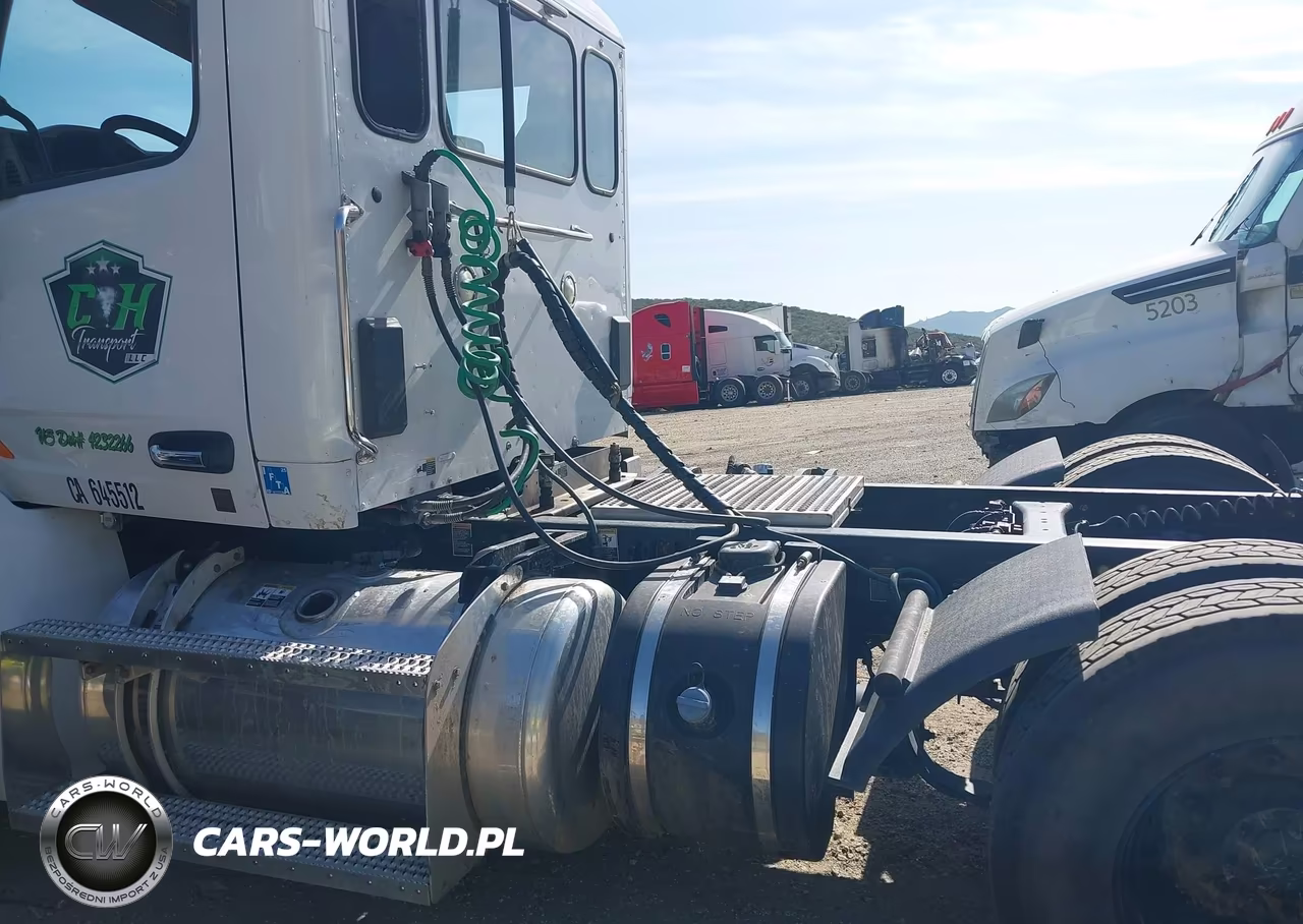2018 Peterbilt 579 VIN:1XPBDP9X3JD441684 - 17