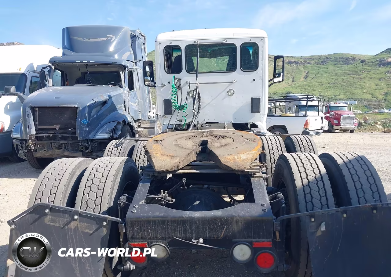 2018 Peterbilt 579 VIN:1XPBDP9X3JD441684 - 18