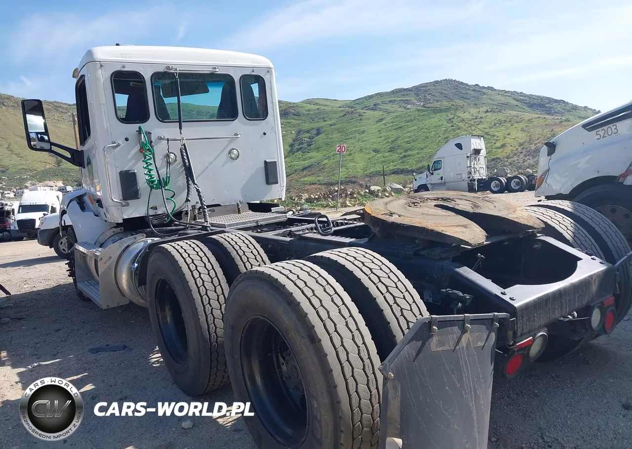 2018 Peterbilt 579 VIN:1XPBDP9X3JD441684 - 3