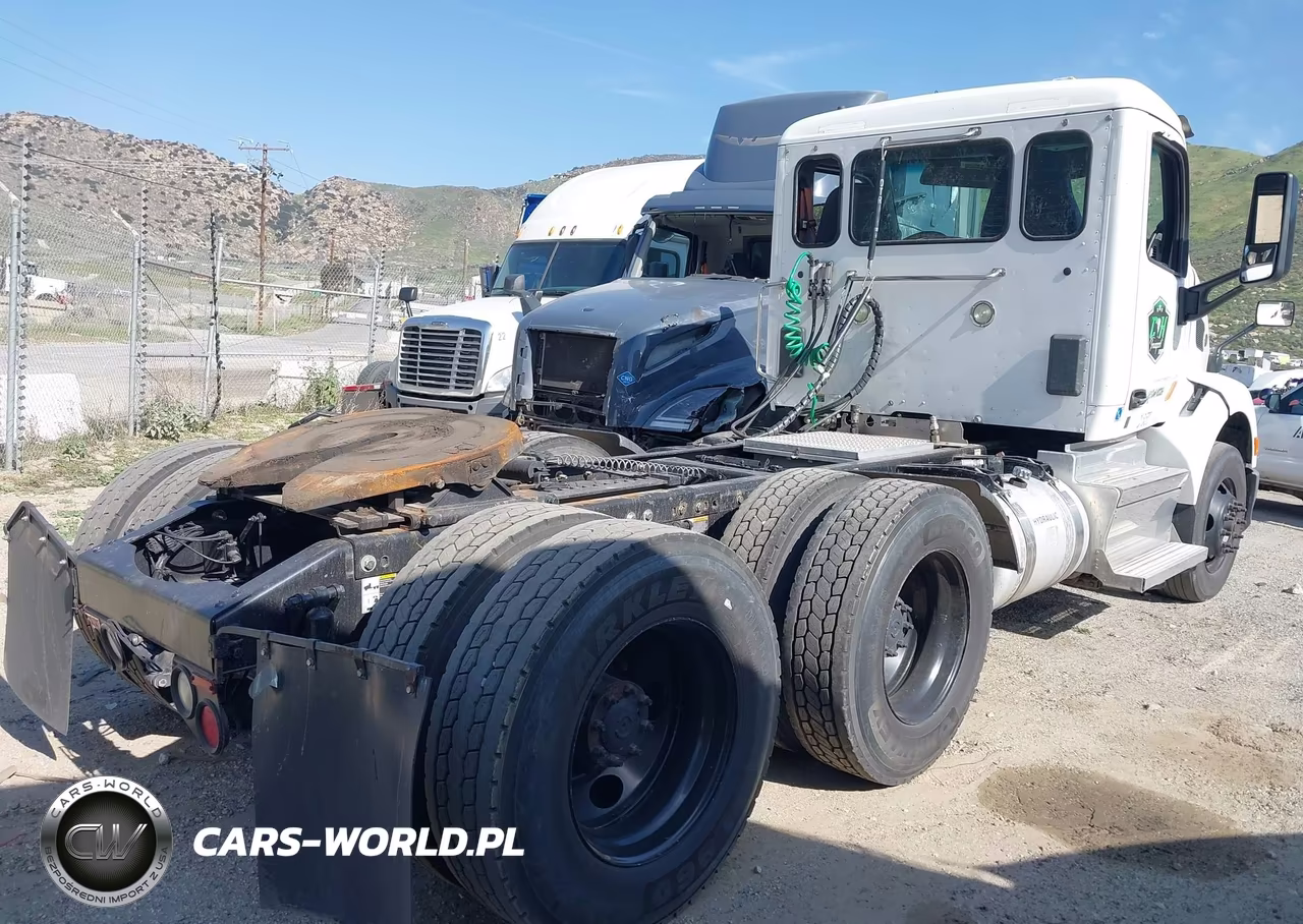 2018 Peterbilt 579 VIN:1XPBDP9X3JD441684 - 4