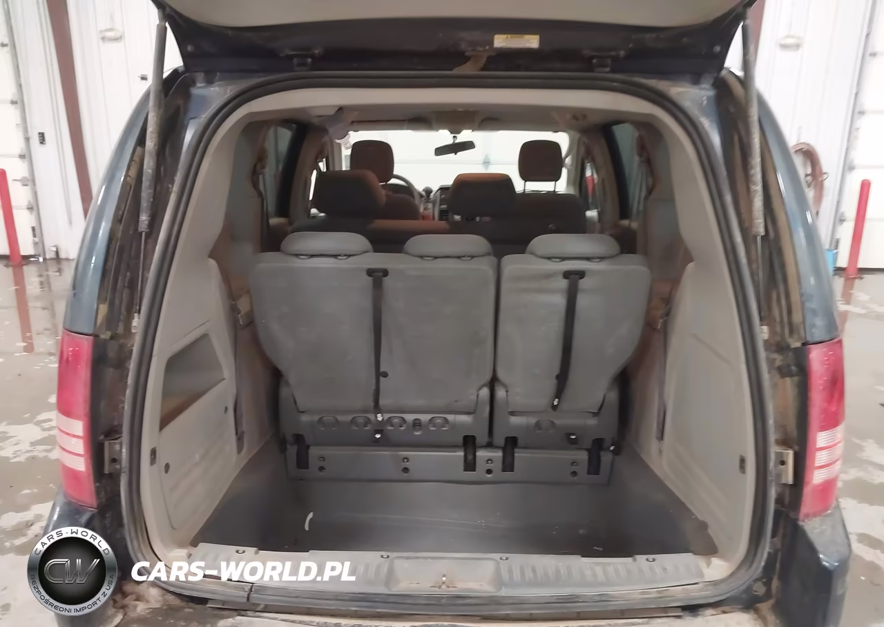 2008 Chrysler Town & Country Lx VIN:2A8HR44H18R671042 - 16