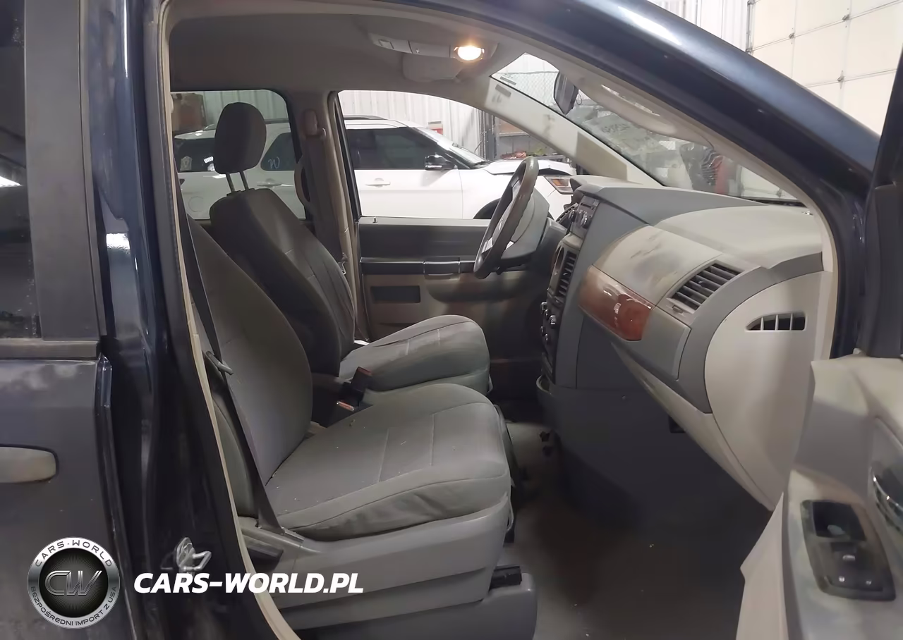 2008 Chrysler Town & Country Lx VIN:2A8HR44H18R671042 - 5