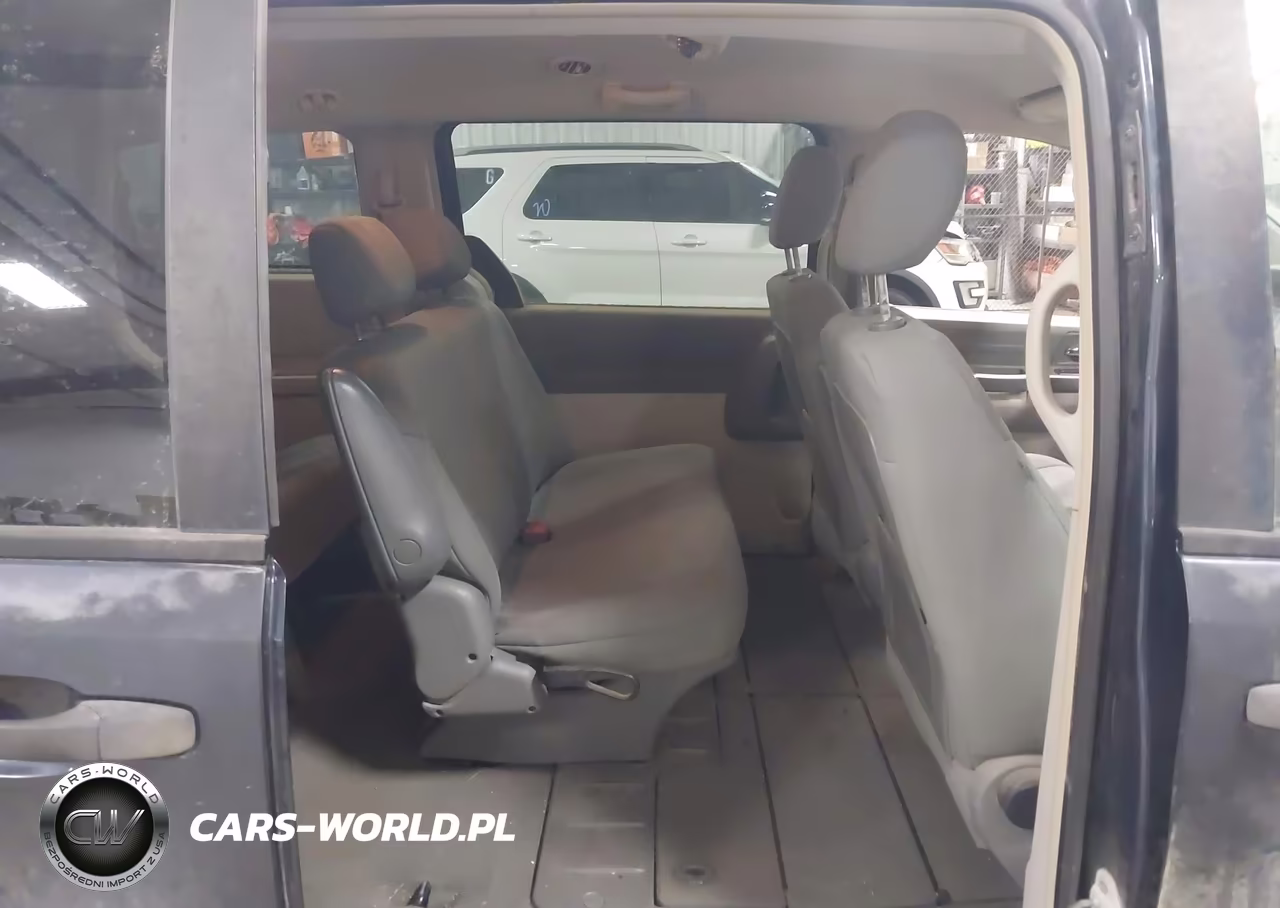 2008 Chrysler Town & Country Lx VIN:2A8HR44H18R671042 - 8