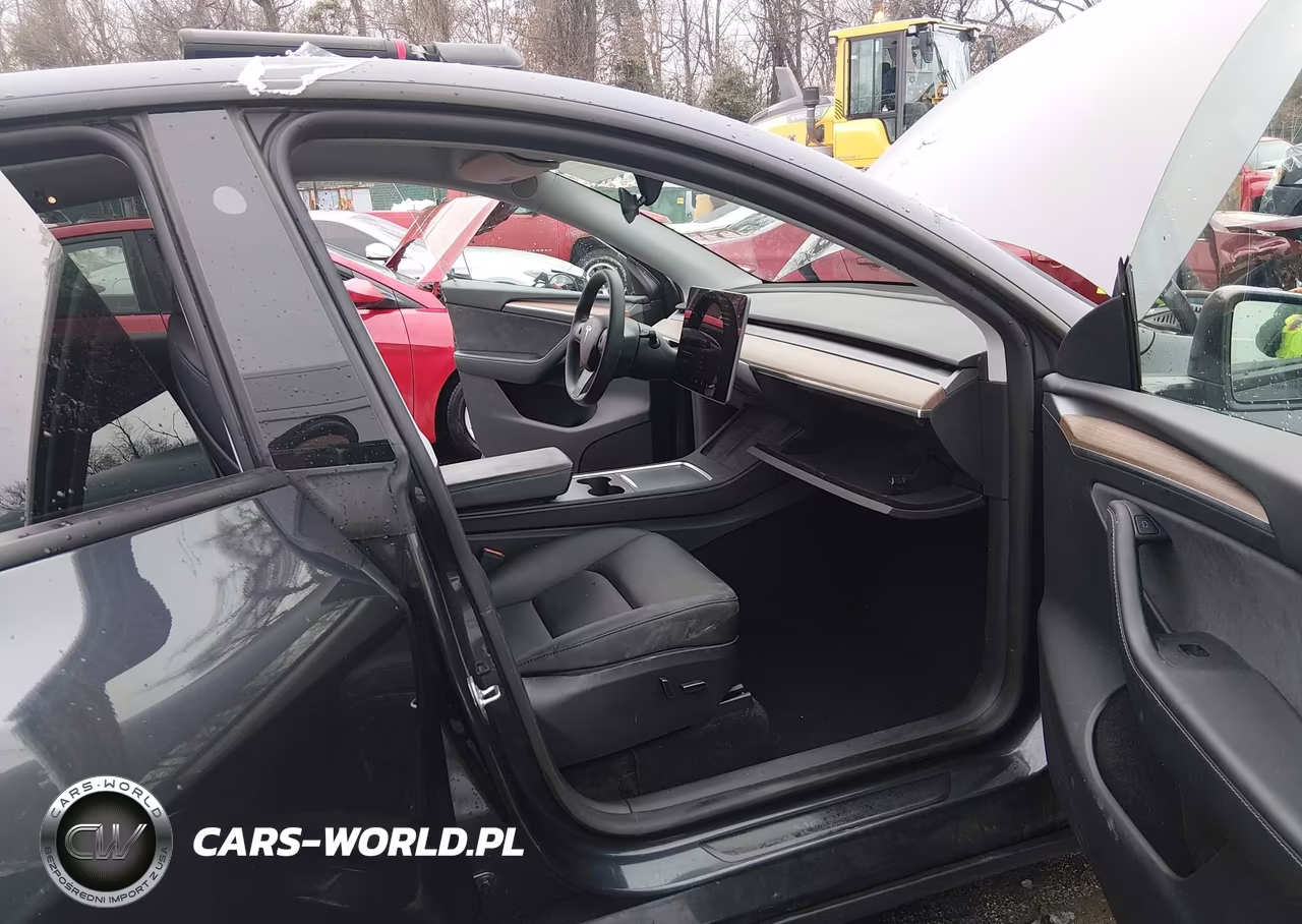 2025 Tesla Model Y Long Range Dual Motor All-Wheel Drive VIN:7SAYGDEE2SF304951 - 5