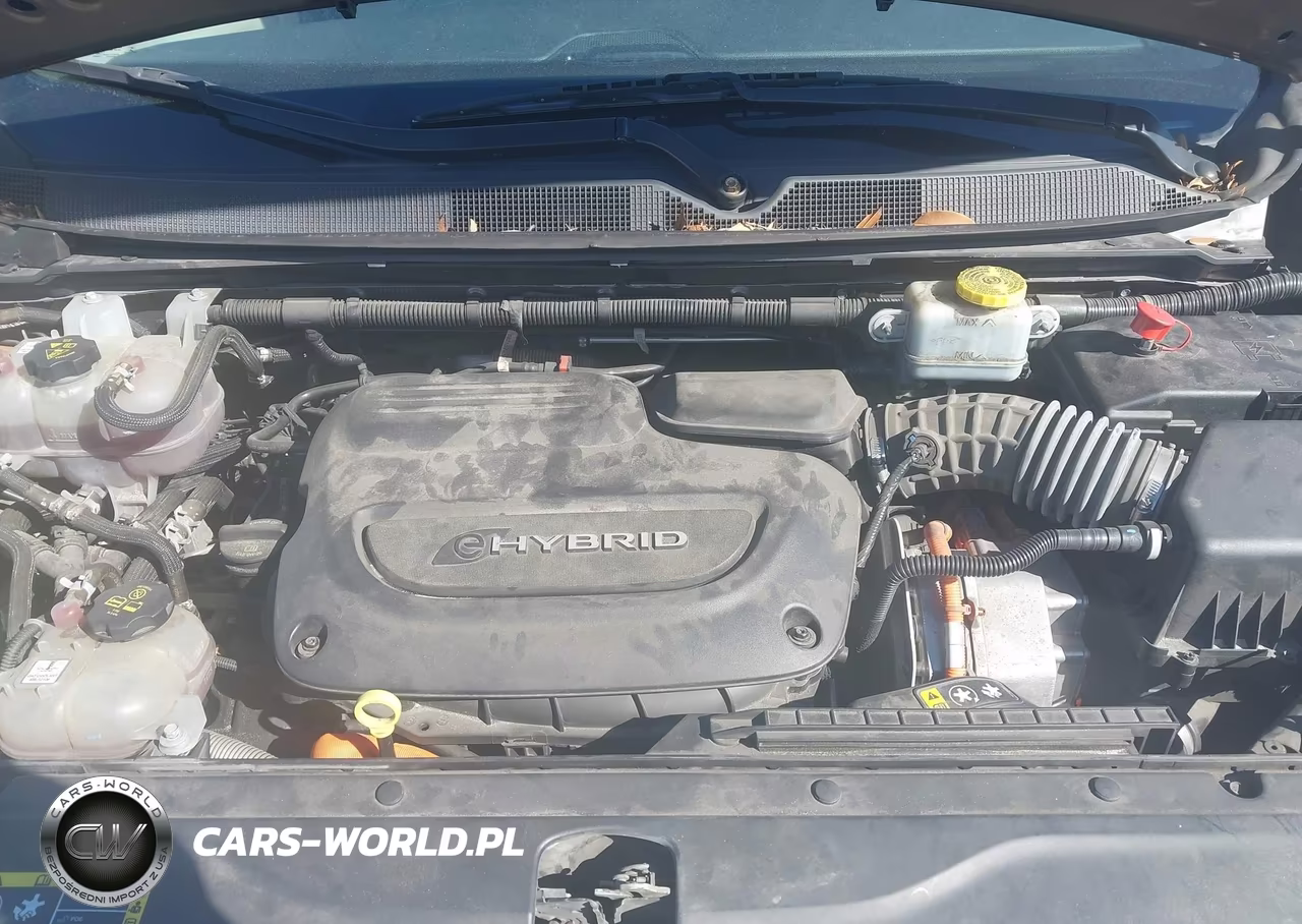 2018 Chrysler Pacifica Hybrid Limited VIN:2C4RC1N72JR236814 - 10