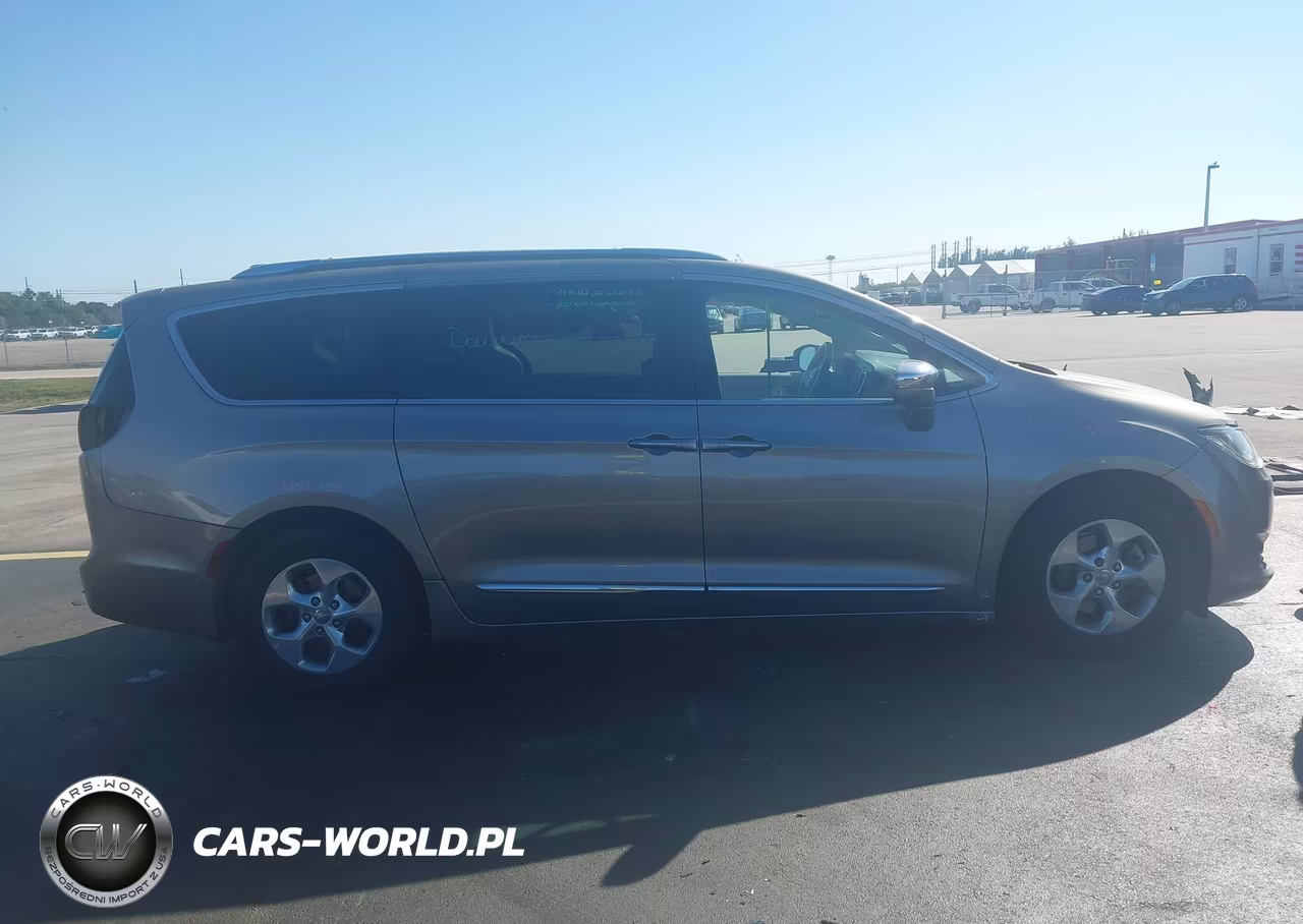 2018 Chrysler Pacifica Hybrid Limited VIN:2C4RC1N72JR236814 - 14