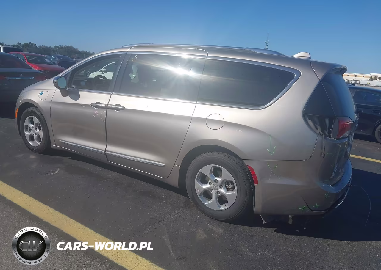 2018 Chrysler Pacifica Hybrid Limited VIN:2C4RC1N72JR236814 - 3
