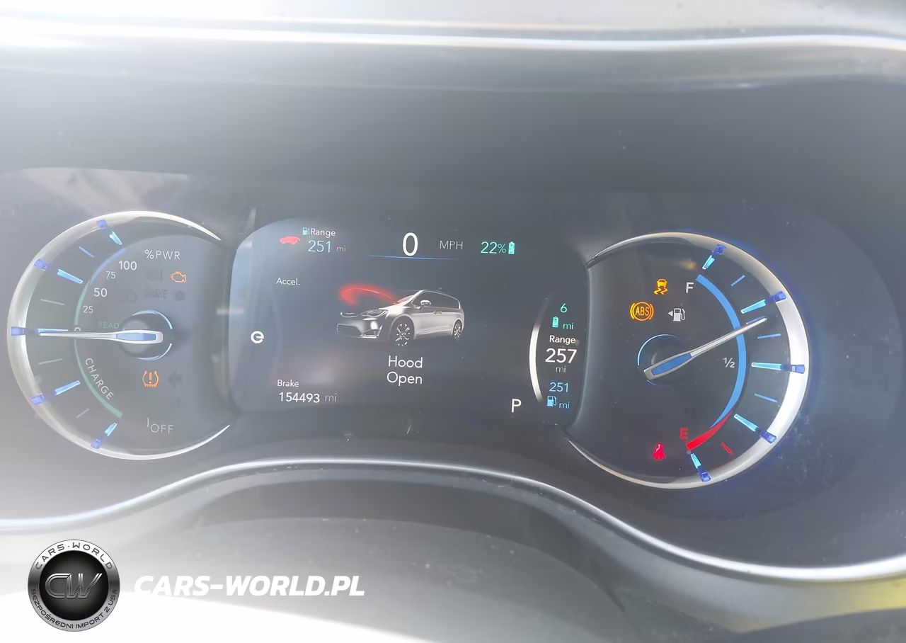 2018 Chrysler Pacifica Hybrid Limited VIN:2C4RC1N72JR236814 - 7