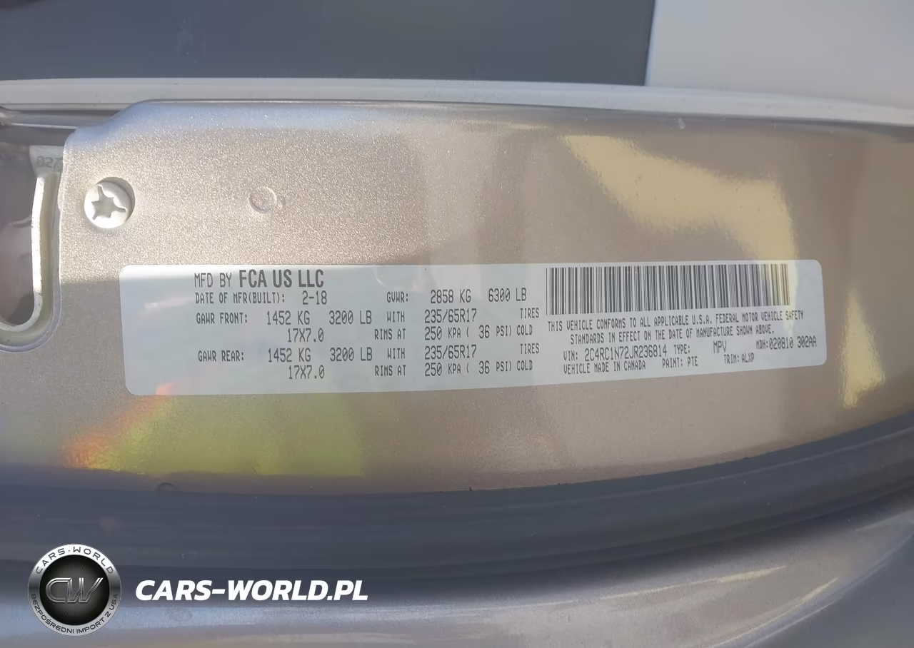 2018 Chrysler Pacifica Hybrid Limited VIN:2C4RC1N72JR236814 - 9