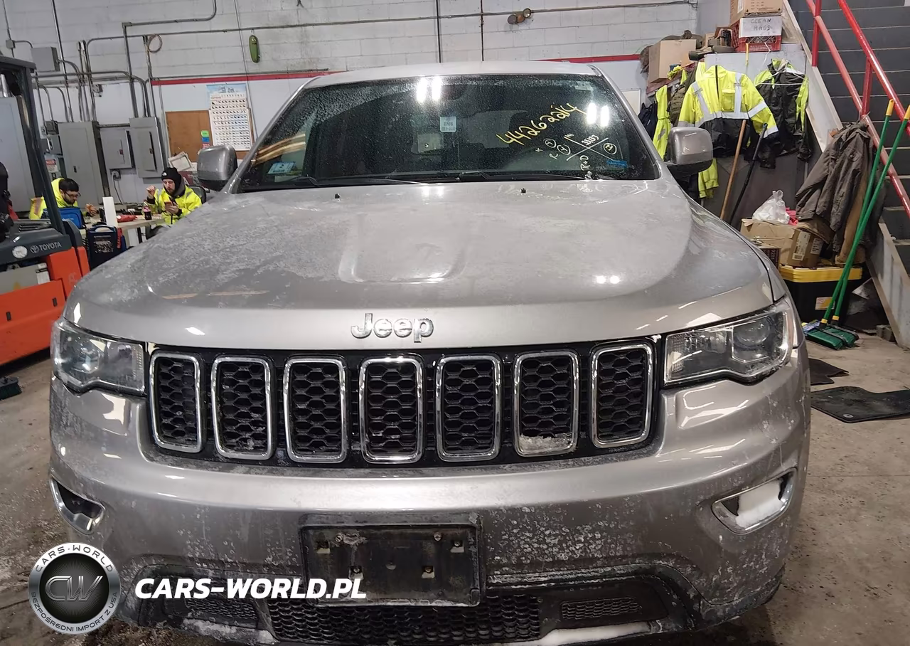 2017 Jeep Grand Cherokee Laredo 4X4 VIN:1C4RJFAG5HC769509 - 12