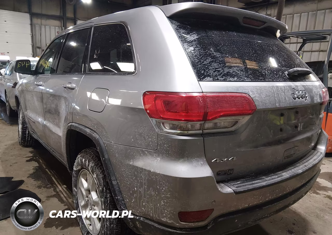 2017 Jeep Grand Cherokee Laredo 4X4 VIN:1C4RJFAG5HC769509 - 3
