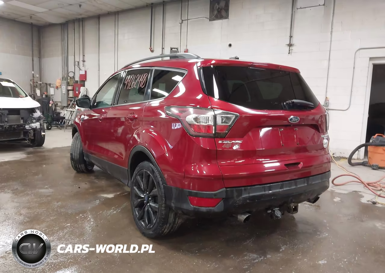 2017 Ford Escape Titanium VIN:1FMCU9J9XHUB55626 - 3