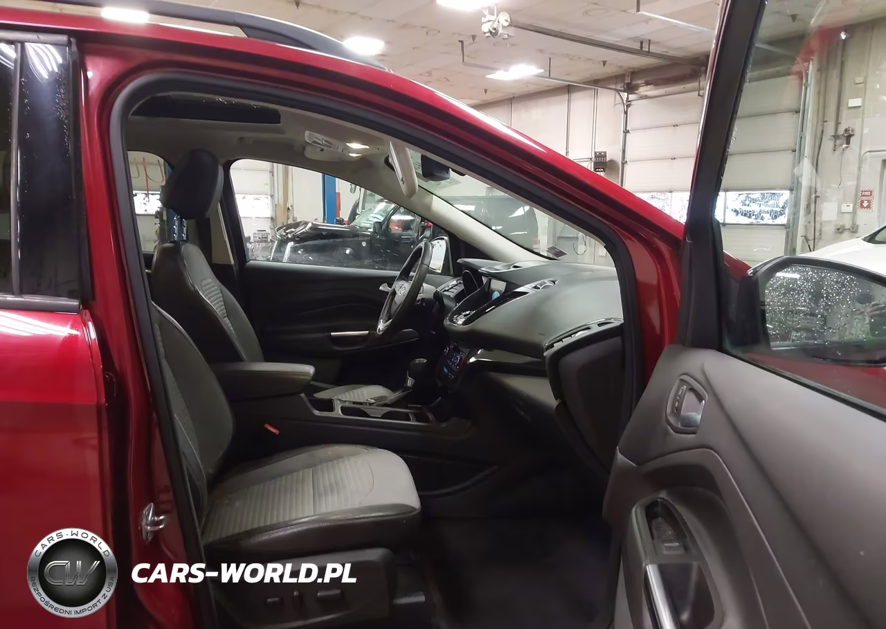 2017 Ford Escape Titanium VIN:1FMCU9J9XHUB55626 - 5