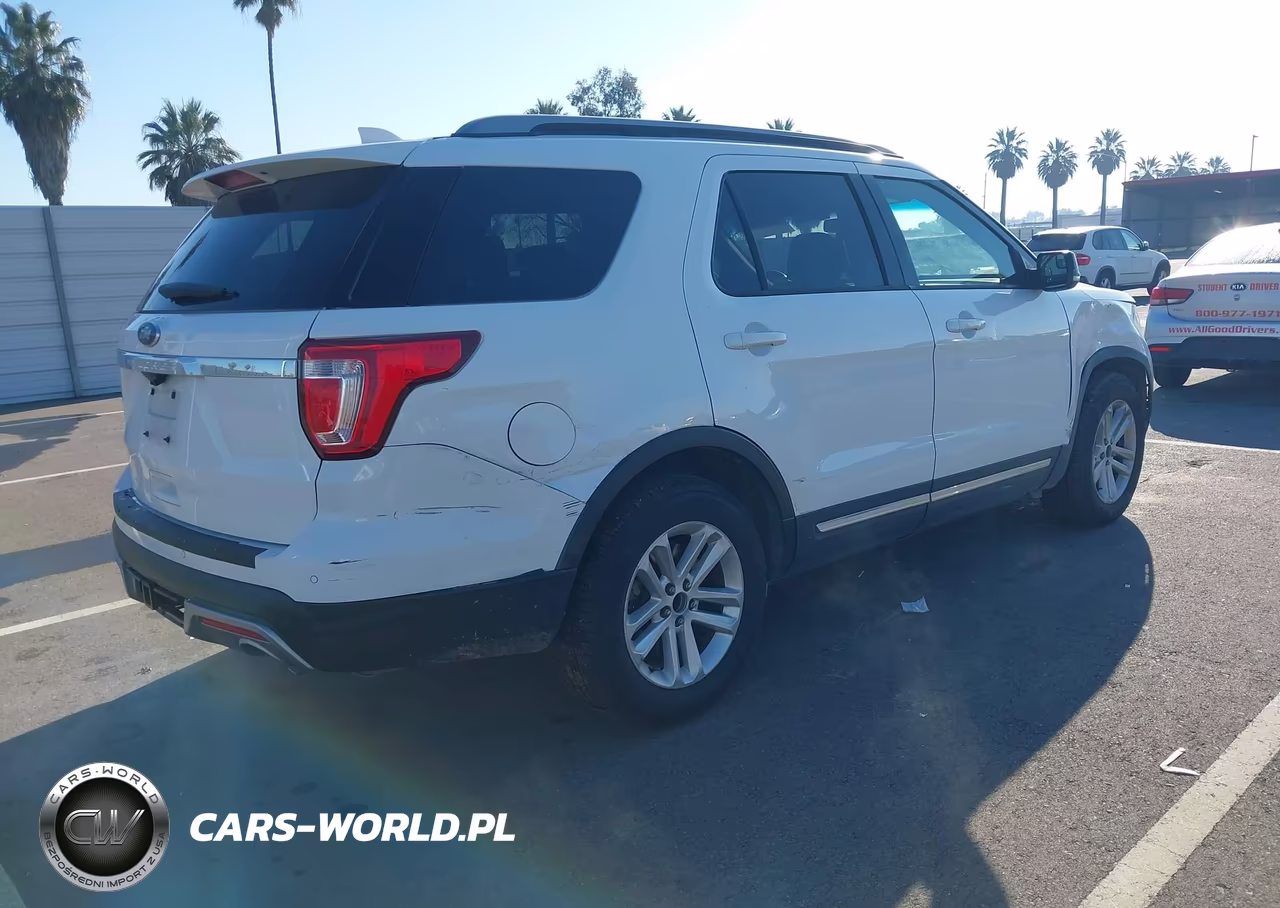 2017 Ford Explorer Xlt VIN:1FM5K7D83HGC26864 - 4