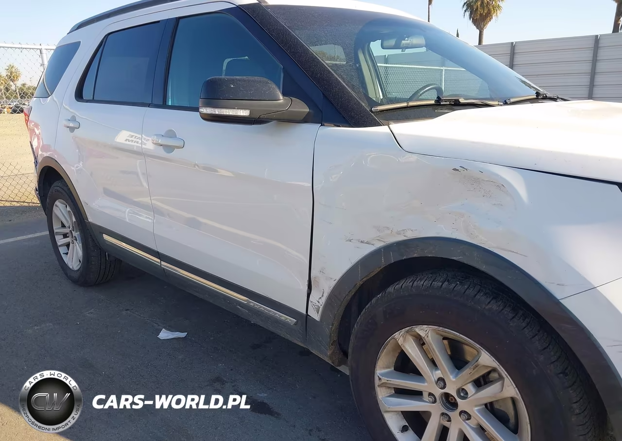2017 Ford Explorer Xlt VIN:1FM5K7D83HGC26864 - 6