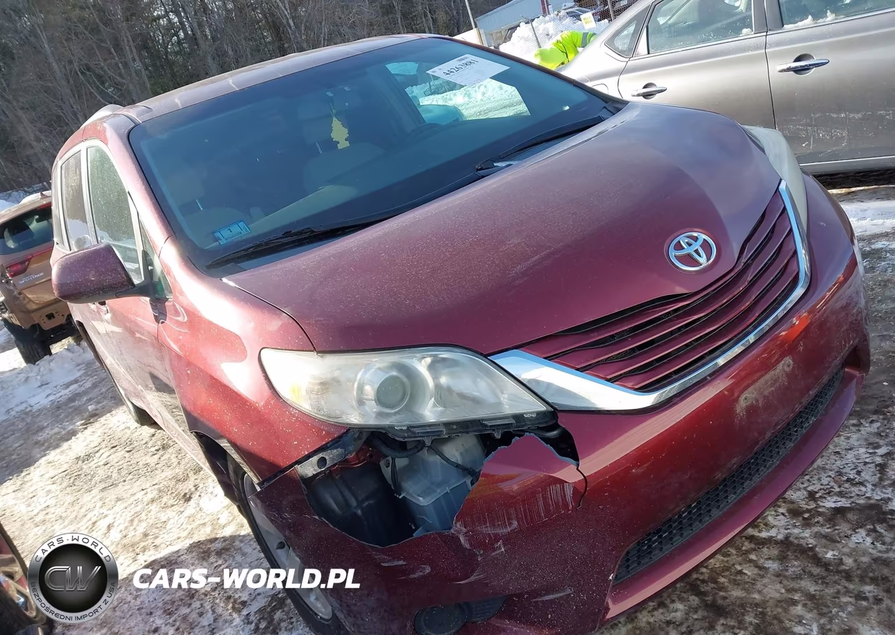2015 Toyota Sienna Le 8 Passenger