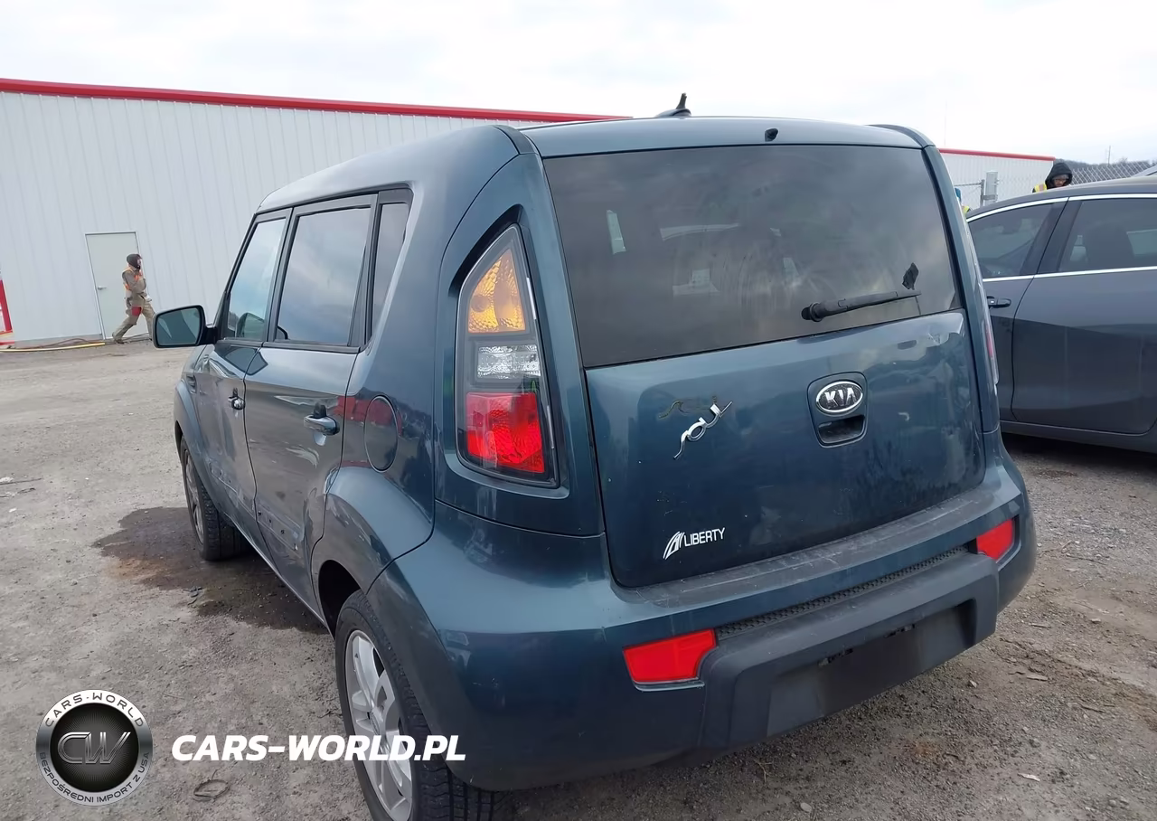 2011 Kia Soul + VIN:KNDJT2A25B7218999 - 3