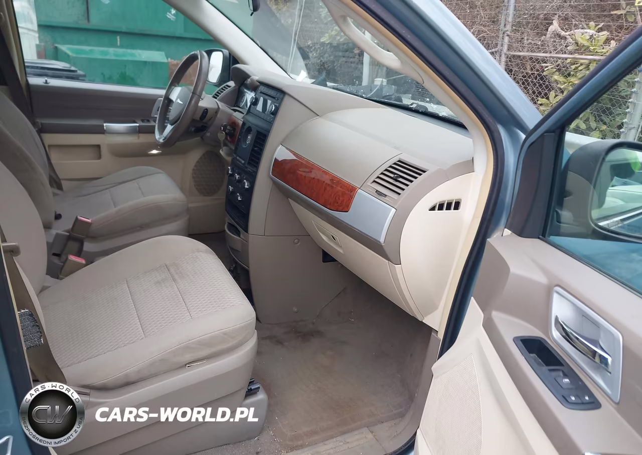 2008 Chrysler Town & Country Touring VIN:2A8HR54P28R743671 - 5