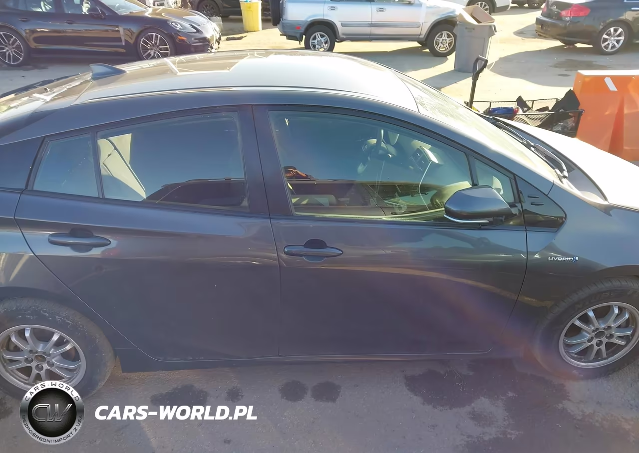 2018 Toyota Prius Two VIN:JTDKBRFU6J3595549 - 13