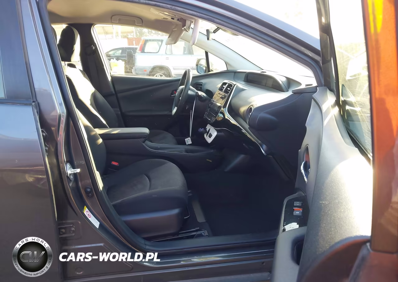 2018 Toyota Prius Two VIN:JTDKBRFU6J3595549 - 5