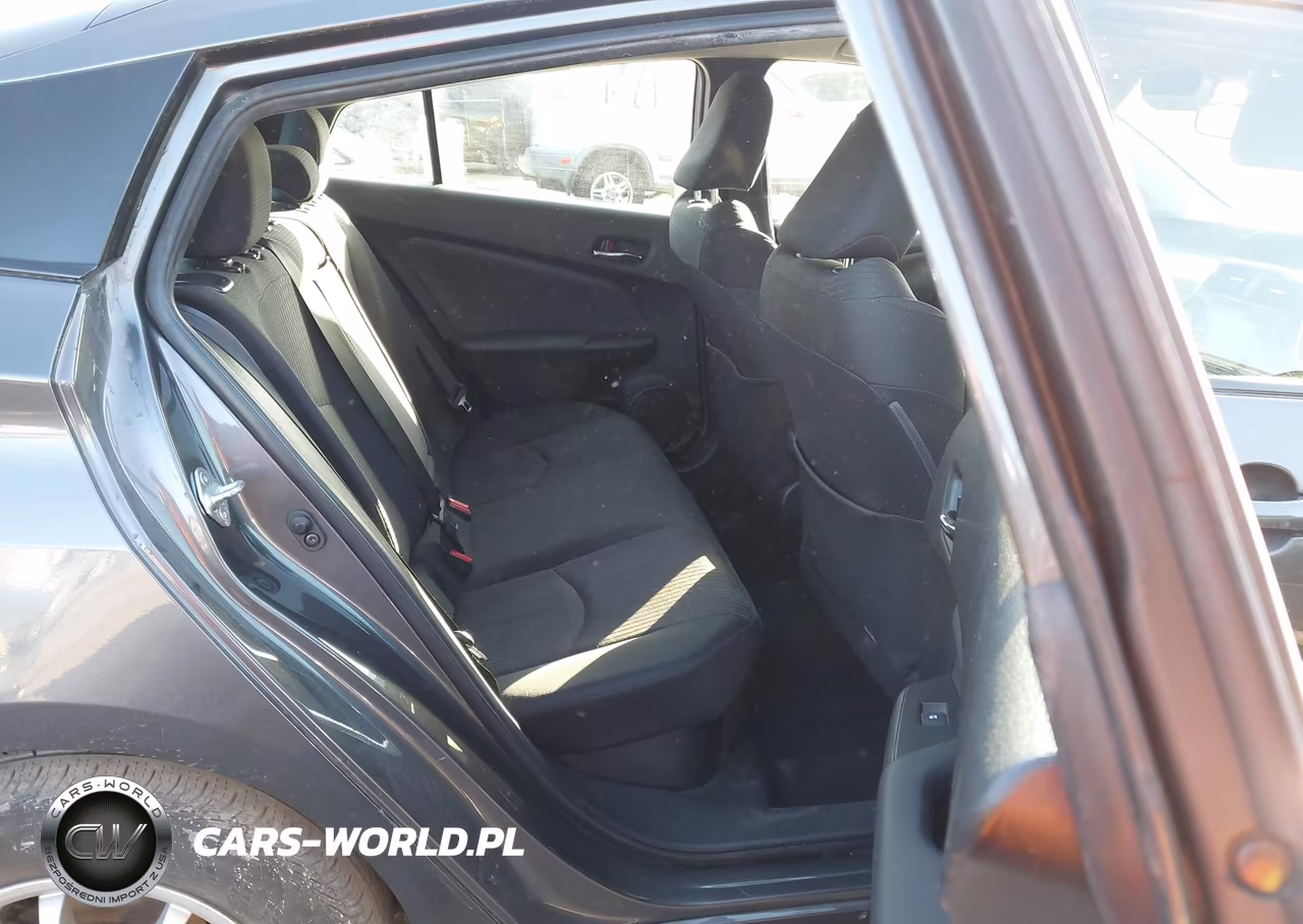 2018 Toyota Prius Two VIN:JTDKBRFU6J3595549 - 8