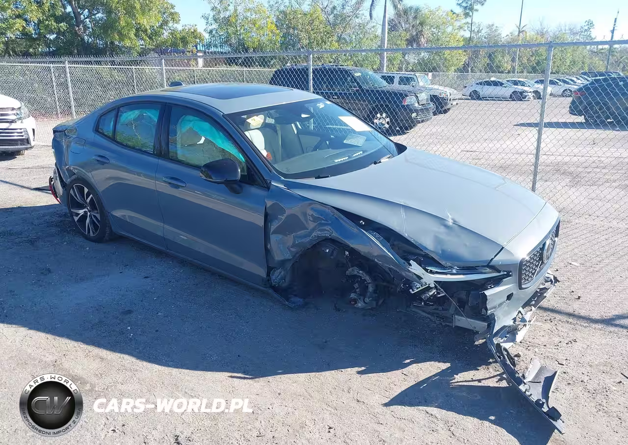 2024 Volvo S60 B5 Plus Dark Theme