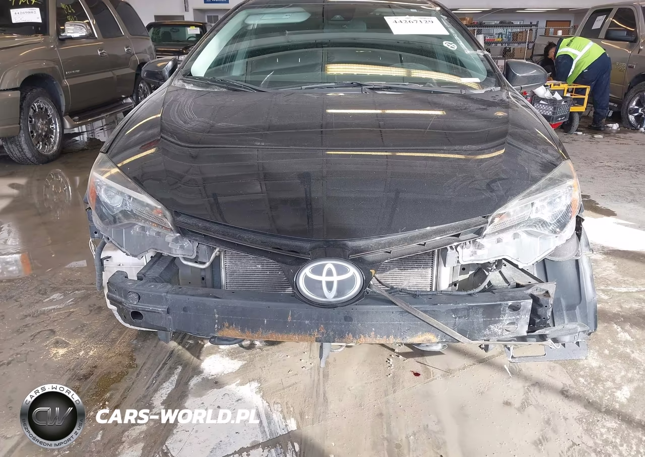 2017 Toyota Corolla Le VIN:2T1BURHE7HC923837 - 12