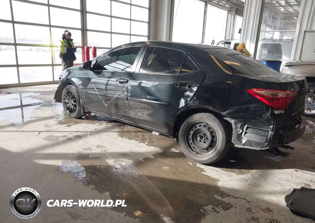 2017 Toyota Corolla Le VIN:2T1BURHE7HC923837 - 3