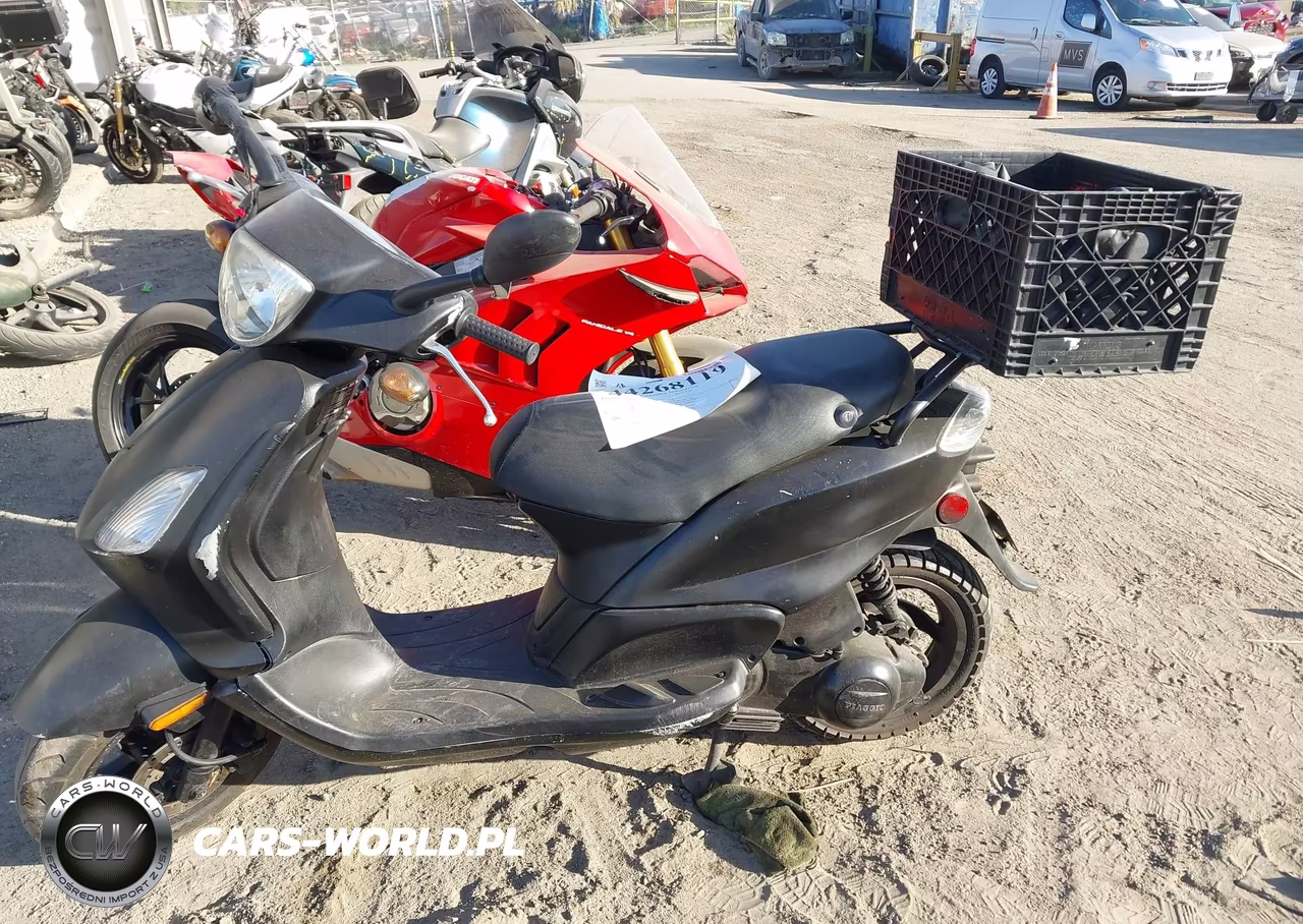 2010 Piaggio Fly 150 VIN:ZAPM578F5A4000122 - 12