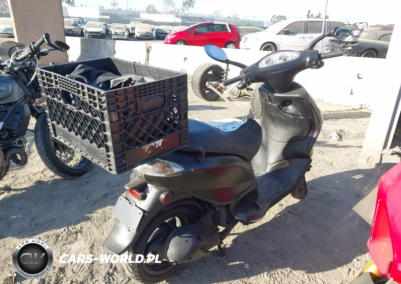 2010 Piaggio Fly 150 VIN:ZAPM578F5A4000122 - 4
