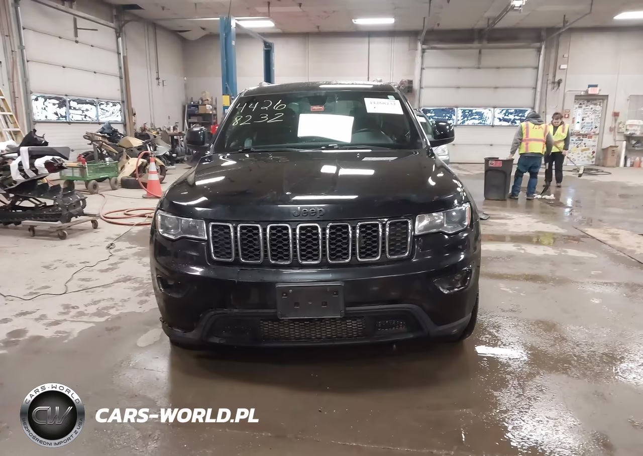 2018 Jeep Grand Cherokee Laredo E 4X4 VIN:1C4RJFAGXJC506583 - 11