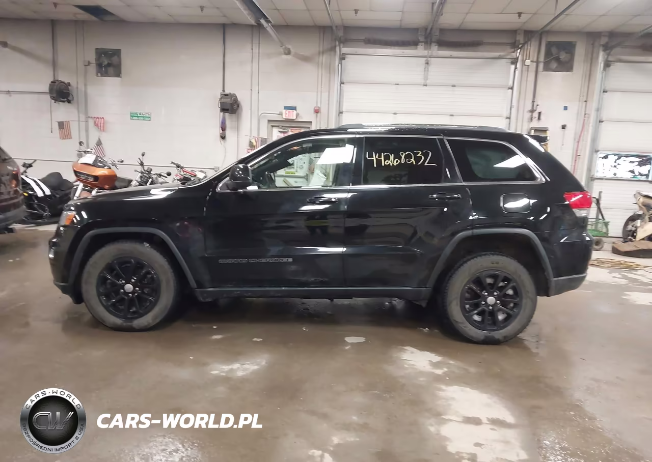 2018 Jeep Grand Cherokee Laredo E 4X4 VIN:1C4RJFAGXJC506583 - 13