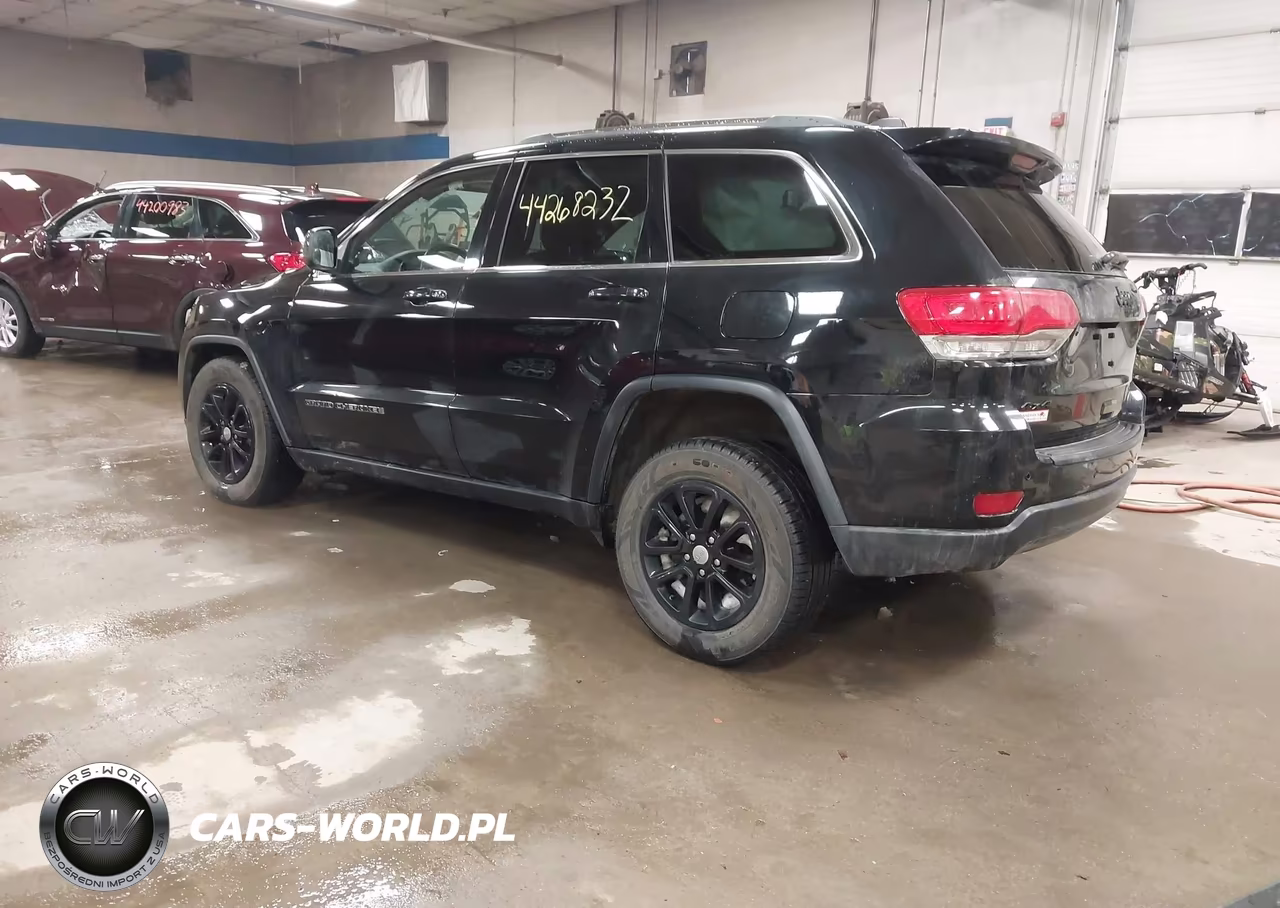 2018 Jeep Grand Cherokee Laredo E 4X4 VIN:1C4RJFAGXJC506583 - 3