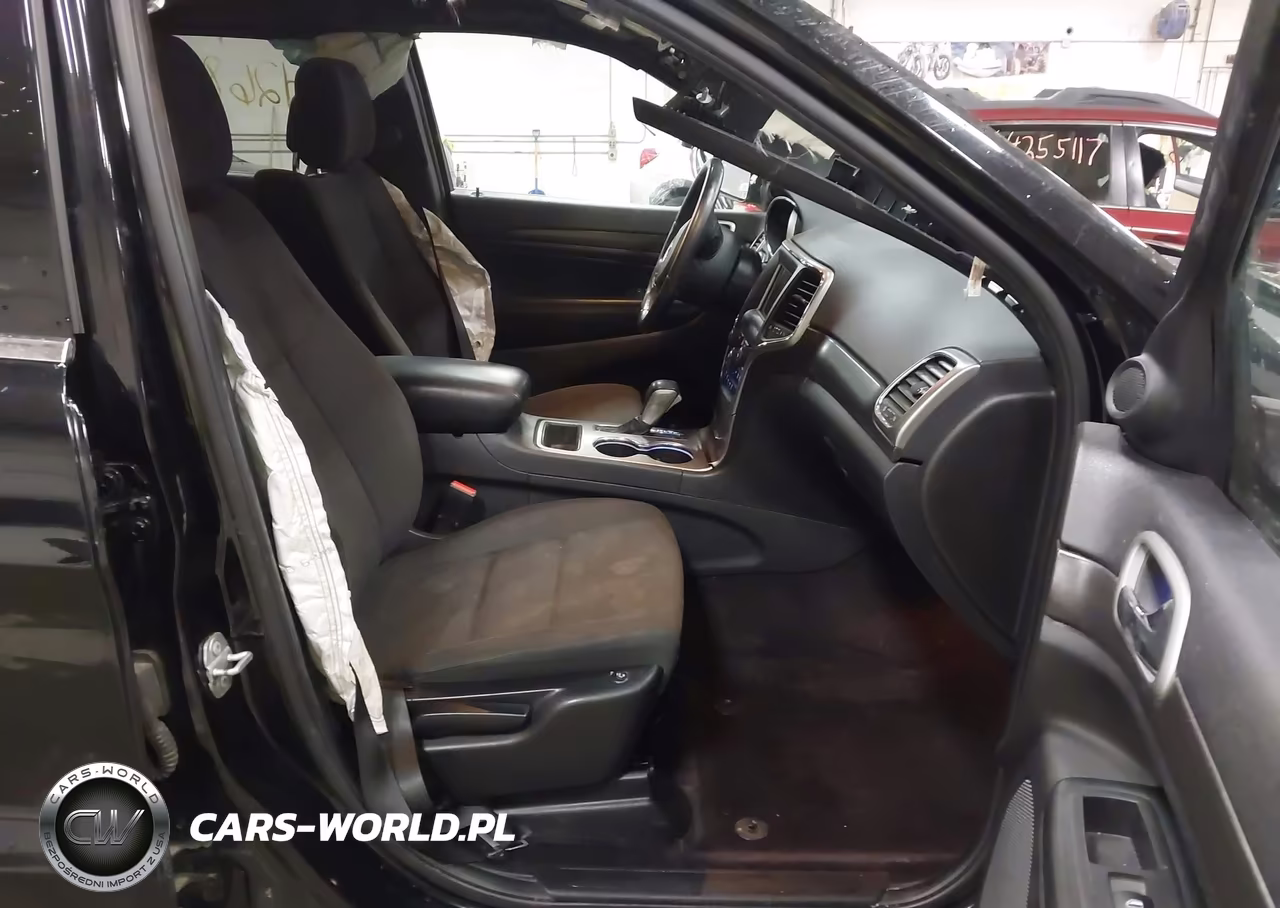 2018 Jeep Grand Cherokee Laredo E 4X4 VIN:1C4RJFAGXJC506583 - 5