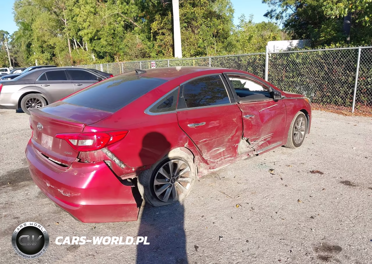 2016 Hyundai Sonata Sport VIN:5NPE34AF8GH269934 - 4