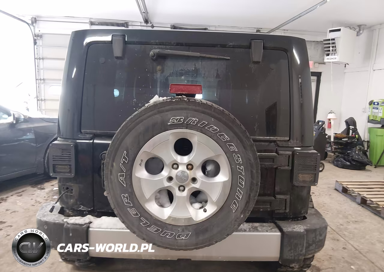 2011 Jeep Wrangler Unlimited Sahara VIN:1J4HA5H1XBL515531 - 16