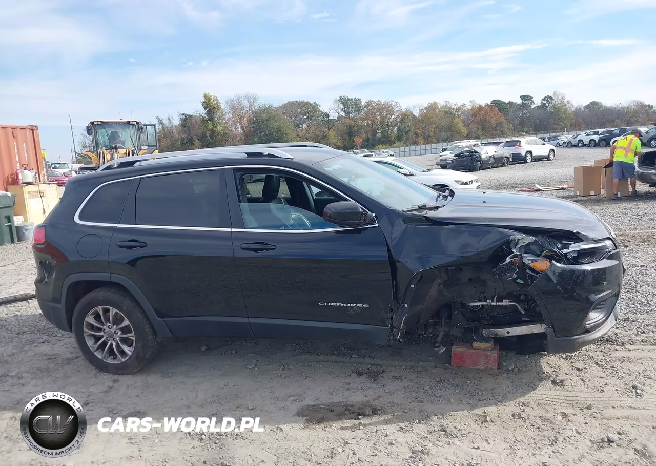 2019 Jeep Cherokee Latitude Plus 4X4 VIN:1C4PJMLB5KD161486 - 13