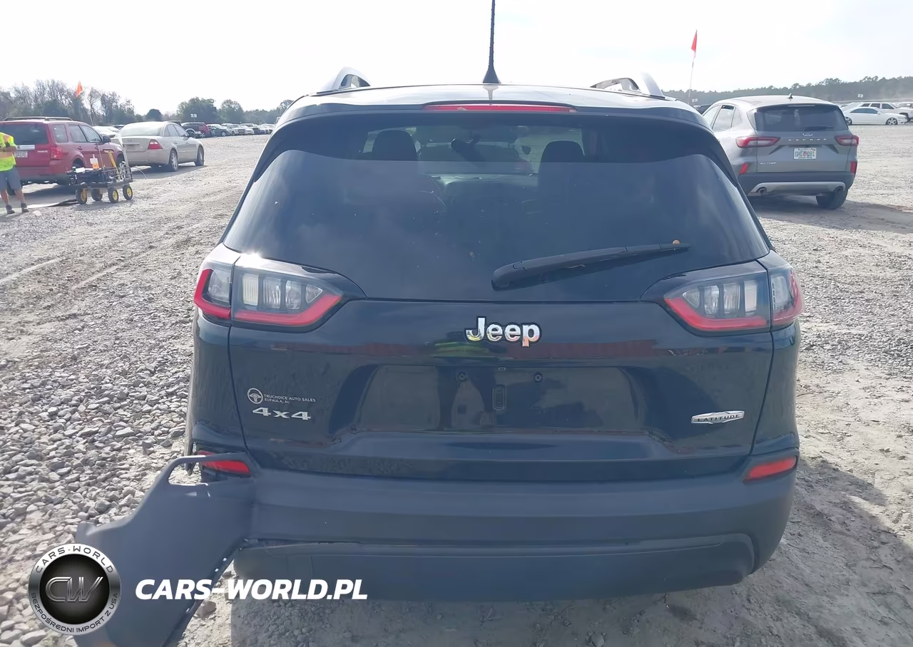 2019 Jeep Cherokee Latitude Plus 4X4 VIN:1C4PJMLB5KD161486 - 16
